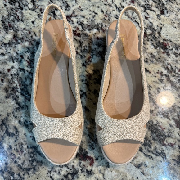 Alexis Leroy Slingback Sandals NWOT Size 9 - Picture 1 of 8